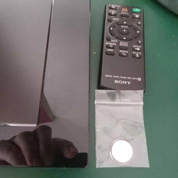 Sony s-frame digital photo frame DPF-D810 8" - Picture 3 of 4